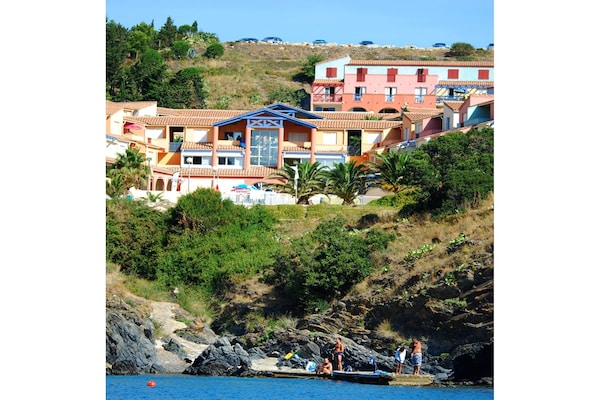 Foto van Duplexappartement met zeezicht voor 8 - Vakantiehuis in Cerbère - ExteriorSummer