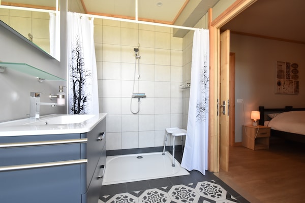 Foto van Landhuis in Cuzy met zwembad en boszicht - Vakantiehuis in Cuzy - BathRoom