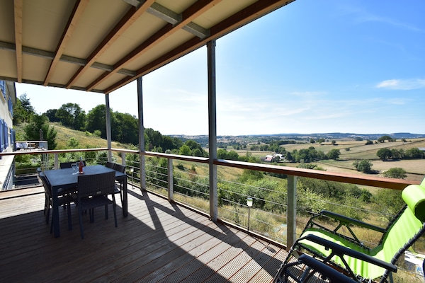 Foto van Landhuis in Cuzy met zwembad en boszicht - Vakantiehuis in Cuzy - TerraceBalcony