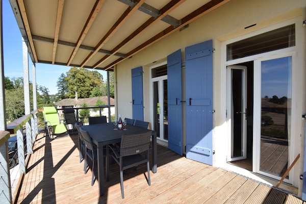 Foto van Landhuis in Cuzy met zwembad en boszicht - Vakantiehuis in Cuzy - TerraceBalcony