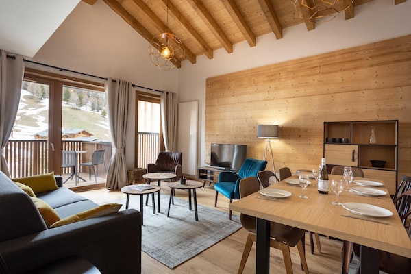 Foto van Chalet in Paradiski met ski-in/ski-out toegang - Vakantiehuis in Macot La Plagne - DiningRoom