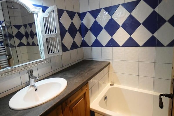 Foto van 2 stukken voor 6 personen - Vakantiehuis in LES AVANCHERS VALMOREL - BathRoom