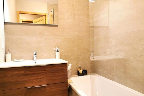 Foto van 3 stukken voor 7 personen - Vakantiehuis in LES AVANCHERS VALMOREL - BathRoom