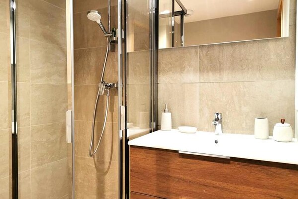 Foto van 3 stukken voor 7 personen - Vakantiehuis in LES AVANCHERS VALMOREL - BathRoom