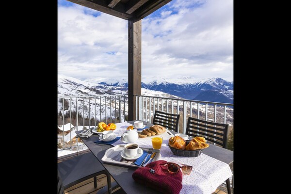 Foto van Appartement in Le Corbier met Spa & Zwembad - Vakantiehuis in Villarembert - TerraceBalcony