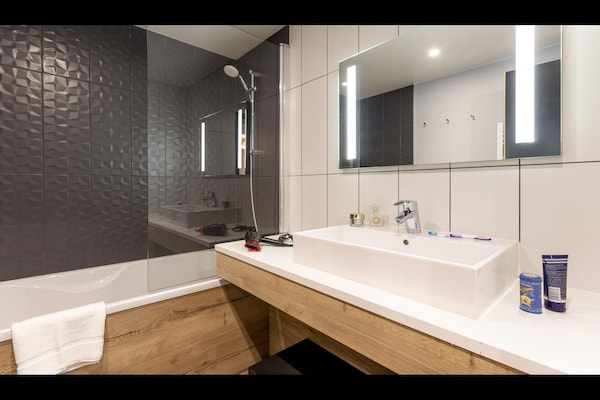Foto van Appartement in Frankrijk met Sauna & Zwembad - Vakantiehuis in Villarembert - BathRoom