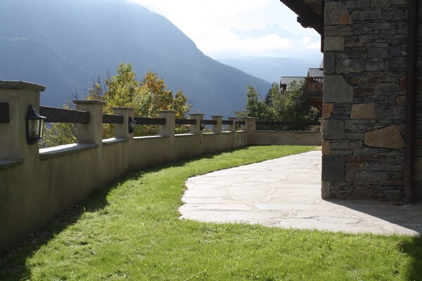 Foto van Luxe appartement met sauna in de Franse Alpen - Vakantiehuis in Champagny en Vanoise - ExteriorSummer