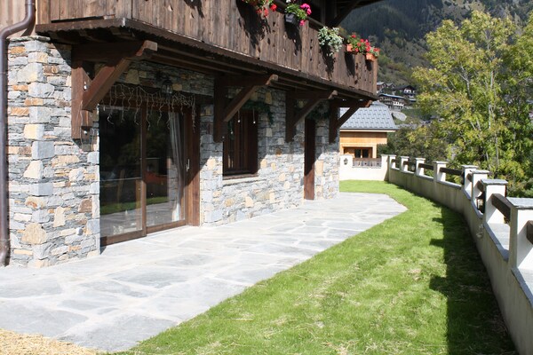 Foto van Luxe appartement met sauna in de Franse Alpen - Vakantiehuis in Champagny en Vanoise - ExteriorSummer