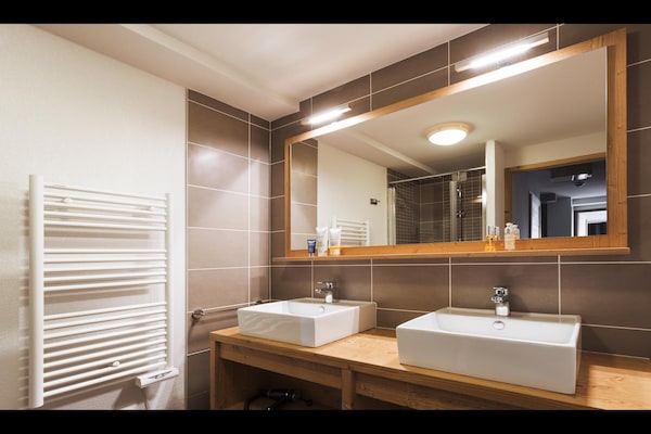 Foto van Appartement in Les Menuires met Spa & Zwembad - Vakantiehuis in St Martin de Belleville - BathRoom
