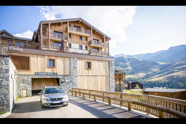 Foto van Appartement in Les Menuires met Spa & Zwembad - Vakantiehuis in St Martin de Belleville - ExteriorSummer