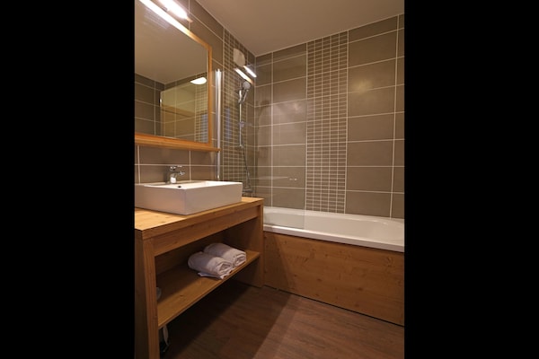 Foto van Appartement in Frankrijk met Spa en Zwembad - Vakantiehuis in St Martin de Belleville - BathRoom