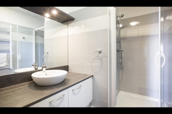 Foto van Appartement in Frankrijk met Spa en Uitzicht - Vakantiehuis in Sainte-Foy Tarentaise - BathRoom