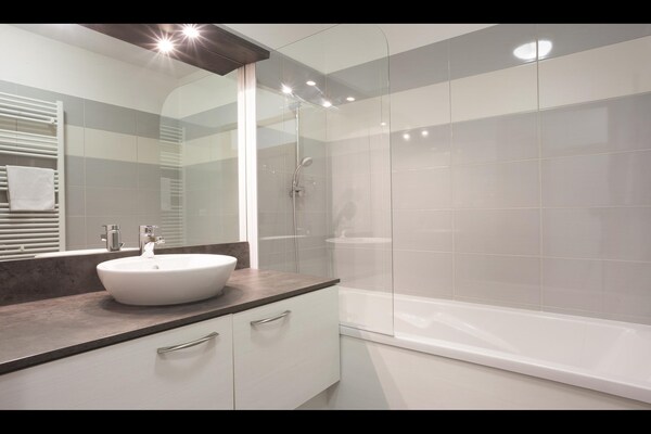 Foto van Appartement in Frankrijk met Spa en Uitzicht - Vakantiehuis in Sainte-Foy Tarentaise - BathRoom