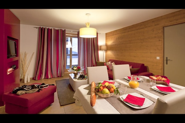 Foto van Appartement in Frankrijk met Spa en Uitzicht - Vakantiehuis in Sainte-Foy Tarentaise - DiningRoom