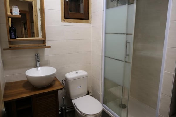 Foto van De Chalets du Soleil met drie kamers - Vakantiehuis in ST GERVAIS LES BAINS - BathRoom