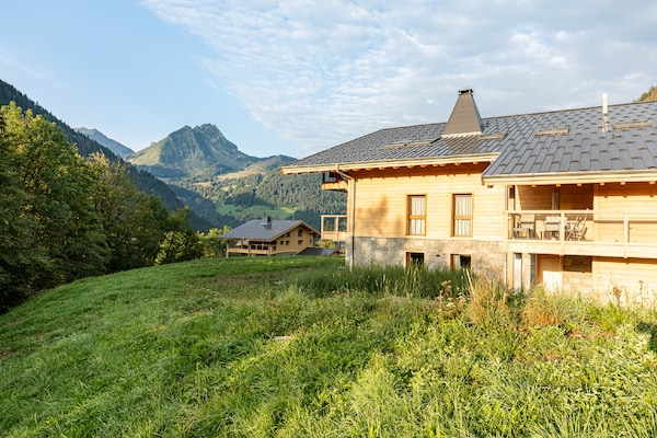 Foto van Charmant Alpen Appartement - Vakantiehuis in Abondance - ExteriorSummer