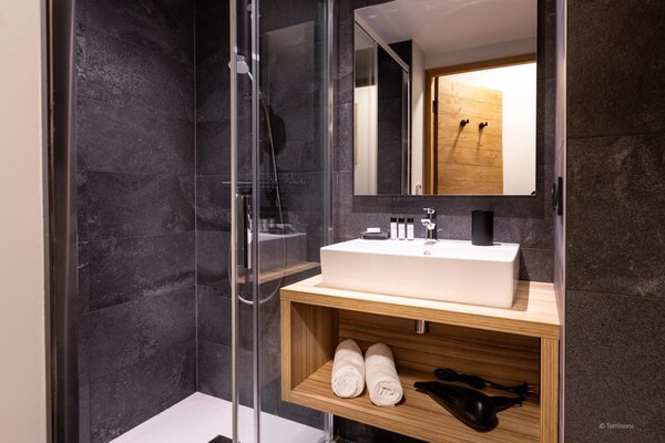 Foto van Appartement in La Chapelle bij Crêt-Béni Lift - Vakantiehuis in la Chapelle dabondance - BathRoom