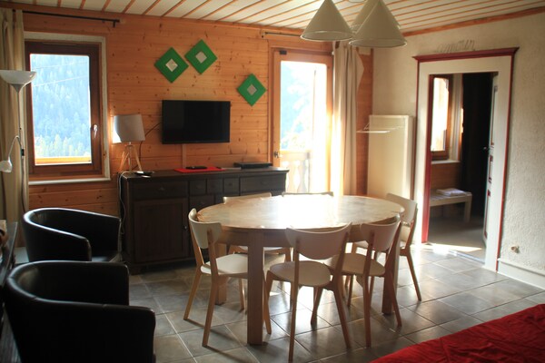 Foto van Chalet in Châtel met Uitzicht op Bergen - Vakantiehuis in Châtel - LivingRoom
