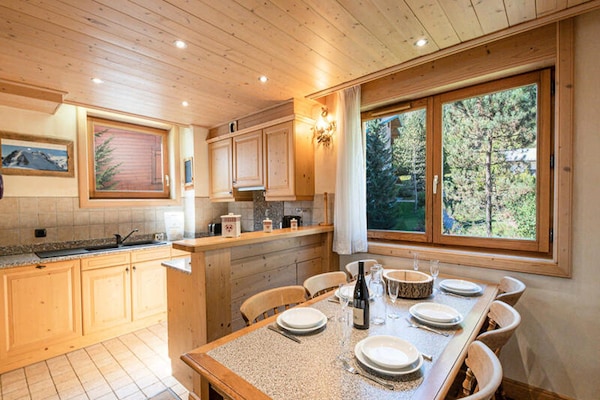 Foto van 4 stukken voor 6 personen - Vakantiehuis in CHAMONIX MONT BLANC - DiningRoom