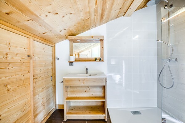 Foto van Chalet in Combloux met Mont-Blanc Uitzicht - Vakantiehuis in COMBLOUX - BathRoom