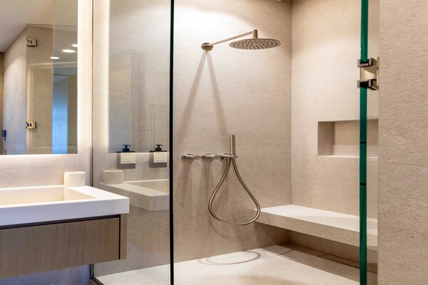 Foto van Luxe appartement met airconditioning, 2 slaapkamers/6 plaatsen - Madeleine - Untagged