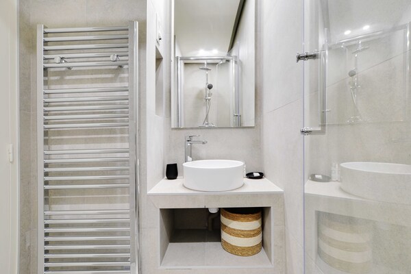 Foto van Modern appartement - 2BR/6P - Faubourg-du-Roule - Vakantiehuis in Paris - 