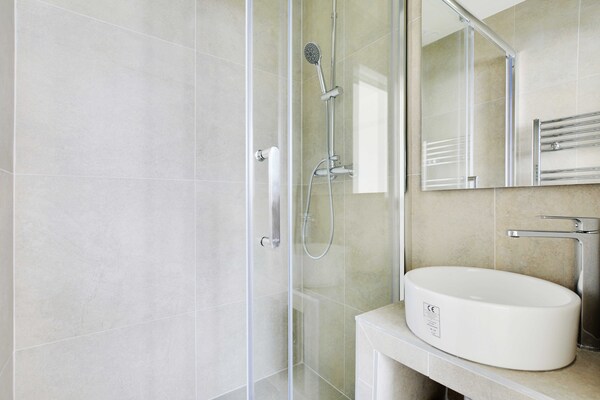 Foto van Modern appartement - 2BR/6P - Faubourg-du-Roule - Vakantiehuis in Paris - 
