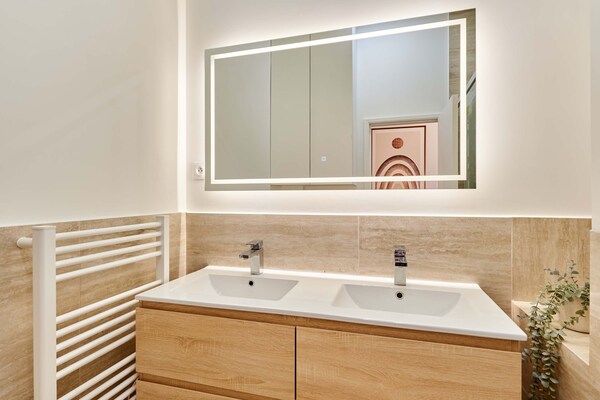 Foto van Elegant appartement AC – Buttes-Chaumont - Vakantiehuis in Paris - Untagged