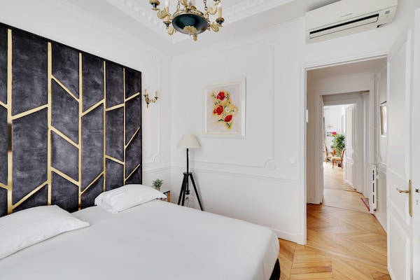 Foto van Luxe appartement met 2 slaapkamers en 6 badkamers - Arc de Triomphe - Untagged