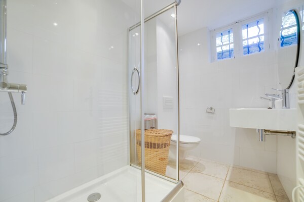 Foto van Authentieke villa met privézwembad in Sainte-Maxime - BathRoom