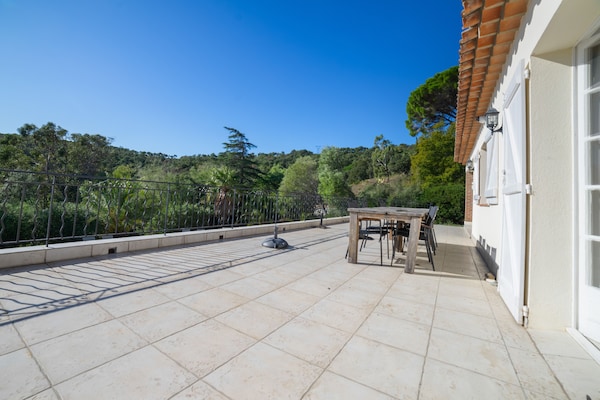 Foto van Authentieke villa met privézwembad in Sainte-Maxime - TerraceBalcony