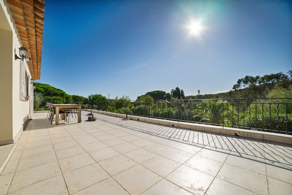 Foto van Authentieke villa met privézwembad in Sainte-Maxime - TerraceBalcony