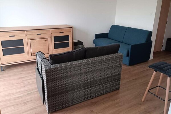 Foto van 3 stukken voor 6 personen - Vakantiehuis in SIX FOURS LES PLAGES - LivingRoom