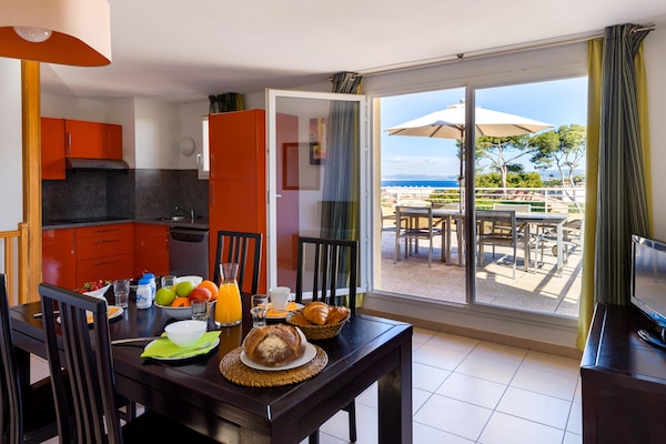 Foto van Duplex blokhutappartement voor 8 in Var - Vakantiehuis in Six-Fours-les-Plages - DiningRoom
