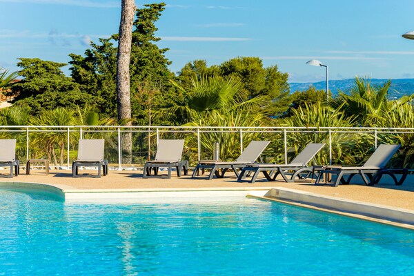 Foto van Duplex met zeezicht voor 8 aan de kust van Var - Vakantiehuis in Six-Fours-les-Plages - PoolOfHouse
