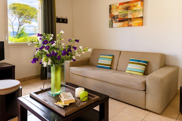 Foto van Duplexappartement aan de Var-kust voor 8 - Vakantiehuis in Six-Fours-les-Plages - LivingRoom