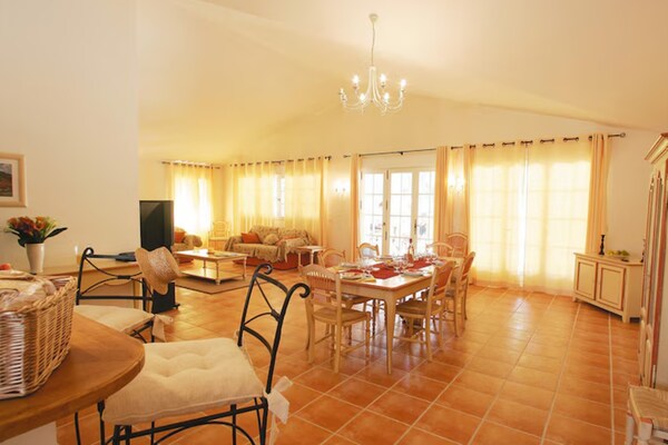 Foto van Duplexwoning voor 6 personen met zwembad - Vakantiehuis in Fayence - DiningRoom