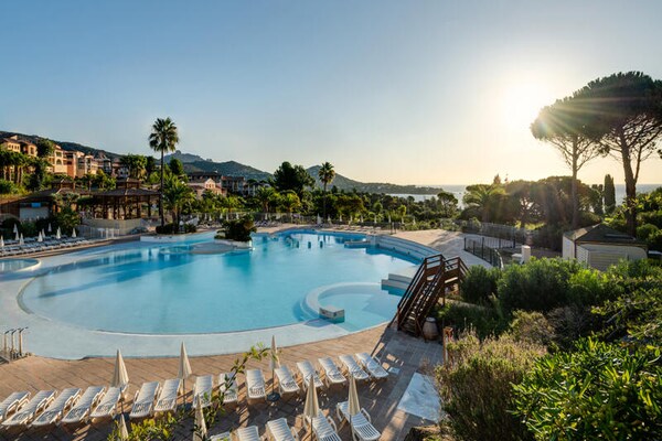 Foto van Appartement aan Côte d'Azur met zwembaden - Vakantiehuis in Saint-Raphaël - 