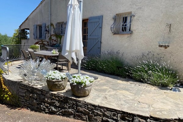 Foto van Vakantiehuis in Flayosc met zwembad en terras - Vakantiehuis in Flayosc - GardenSummer