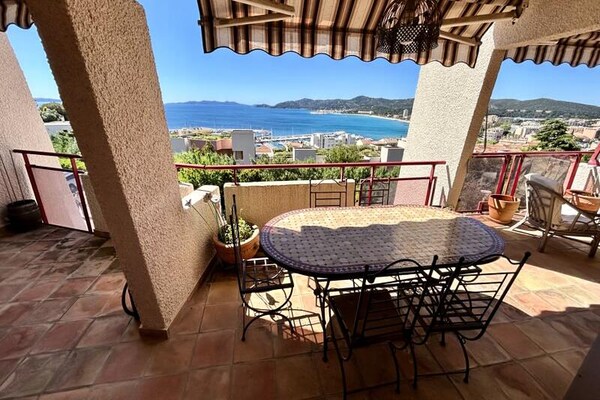 Foto van Appartement met Zeezicht en Zwembad - Vakantiehuis in Le Lavandou - Untagged