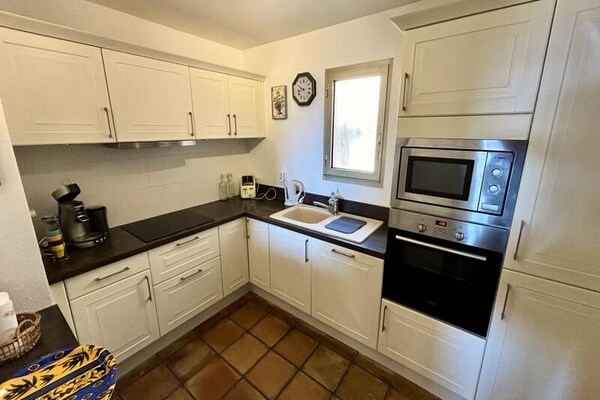 Foto van Appartement met Zeezicht en Zwembad - Vakantiehuis in Le Lavandou - Untagged