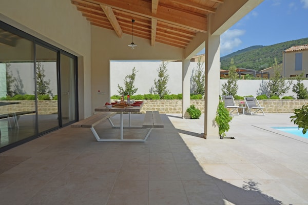 Foto van Villa in Malaucène bij Mont Ventoux - Vakantiehuis in Malaucène - TerraceBalcony