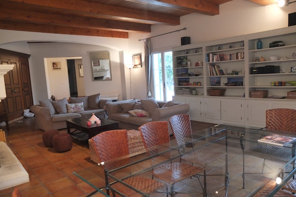 Foto van Geweldige hoeve met zwembad in het 'Provençaalse Venetië' Isle sur la Sorgue - LivingRoom
