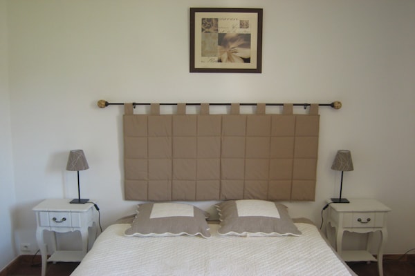 Foto van Geweldige hoeve met zwembad in het 'Provençaalse Venetië' Isle sur la Sorgue - BedRoom