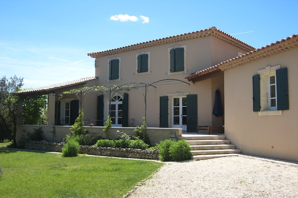 Foto van Geweldige hoeve met zwembad in het 'Provençaalse Venetië' Isle sur la Sorgue - ExteriorSummer