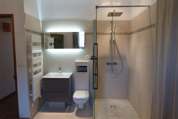 Foto van Geweldige hoeve met zwembad in het 'Provençaalse Venetië' Isle sur la Sorgue - BathRoom