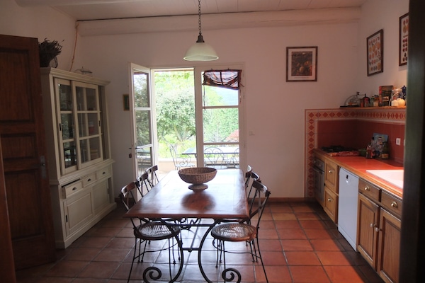 Foto van Geweldige hoeve met zwembad in het 'Provençaalse Venetië' Isle sur la Sorgue - Kitchen
