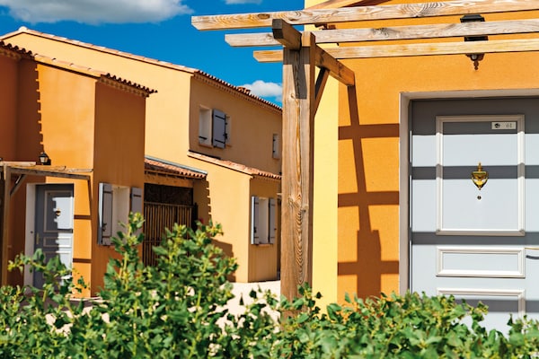 Foto van Familievakantiehuisje in de Provence voor 8 - Vakantiehuis in L'Isle-sur-la-Sorgue - ExteriorSummer