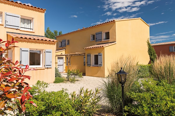 Foto van Familievakantiehuisje in de Provence voor 8 - Vakantiehuis in L'Isle-sur-la-Sorgue - ExteriorSummer