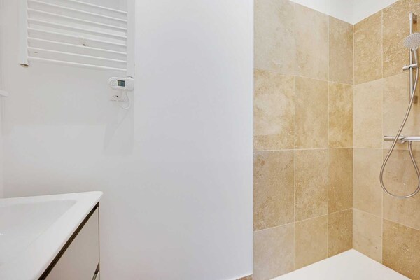 Foto van 3BR 6P Modern huis met AC - Vakantiehuis in Asnières-sur-Seine - 